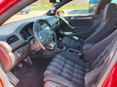VW Golf 2.0 TSI GTI 2011 — Sportive performante, moteur turbo fiable — intérieur