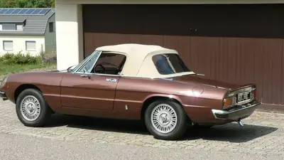 Alfa Romeo Spider 2000 Veloce 1979 — Cabriolet légendaire, mécanique irréprochable — vista posteriore