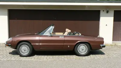 Alfa Romeo Spider 2000 Veloce 1979 — Cabriolet légendaire, mécanique irréprochable — fianco