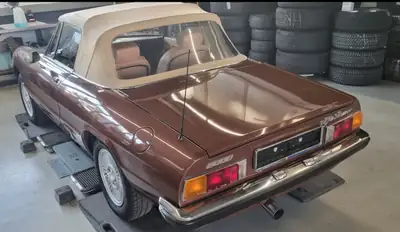 Alfa Romeo Spider 2000 Veloce 1979 — Cabriolet légendaire, mécanique irréprochable — interni
