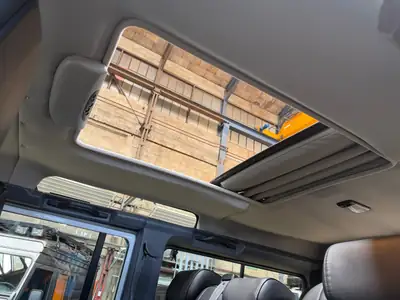 Land Rover Defender 110 — Édition 67 ans Legend, sièges RECARO, état impeccable — intérieur