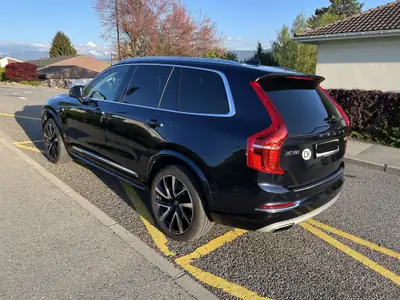 Volvo XC90 T8 eAWD Inscription — Hybride rechargeable 7 places, 84000 km — vista posteriore