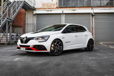 Renault Mégane R.S. Trophy-R 300 — Performance de légende, 1 de 2 en Suisse avec pack carbone-céramique — Außenansicht