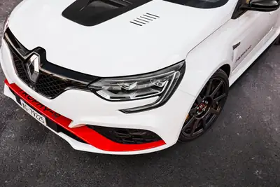 Renault Mégane R.S. Trophy-R 300 — Performance de légende, 1 de 2 en Suisse avec pack carbone-céramique — Detail
