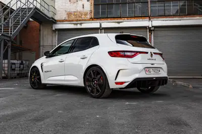 Renault Mégane R.S. Trophy-R 300 — Performance de légende, 1 de 2 en Suisse avec pack carbone-céramique — Miniatur 10
