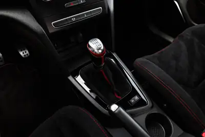 Renault Mégane R.S. Trophy-R 300 — Performance de légende, 1 de 2 en Suisse avec pack carbone-céramique — Miniatur 17