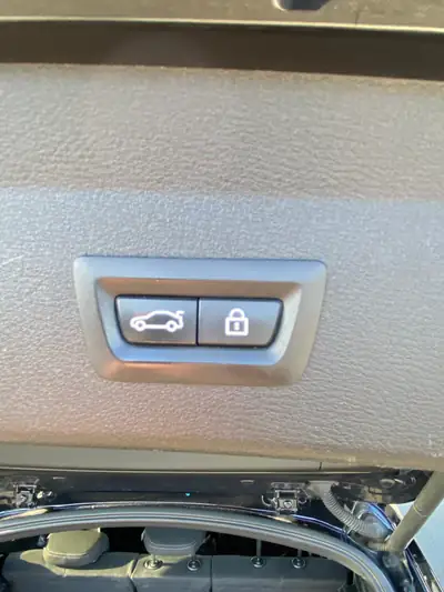 BMW X1 xDrive 25d Sport Line — SUV compact diesel, entretien BMW, 199 500 km — Miniature 19