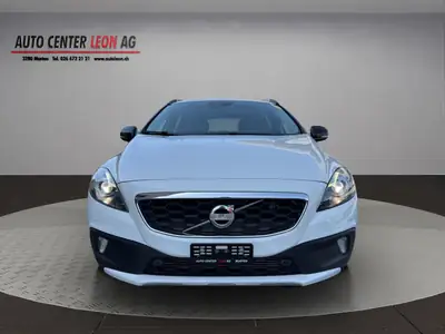 Volvo V40 Cross Country T4 AWD — Robustesse scandinave et polyvalence tout-terrain — exterior view