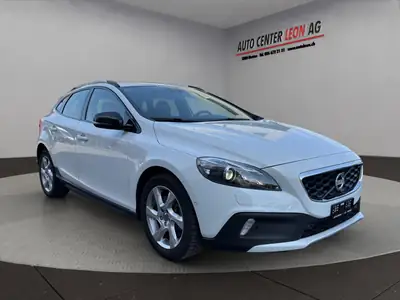 Volvo V40 Cross Country T4 AWD — Robustesse scandinave et polyvalence tout-terrain — Thumbnail 8