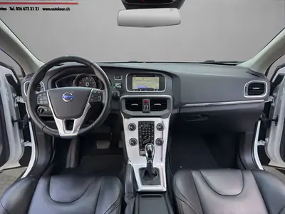 Volvo V40 Cross Country T4 AWD — Robustesse scandinave et polyvalence tout-terrain — Thumbnail 14