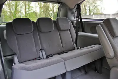 Chrysler Grand Voyager 2.8 CRD — Monospace 7 places robuste, diesel économique et fiable — Miniature 12