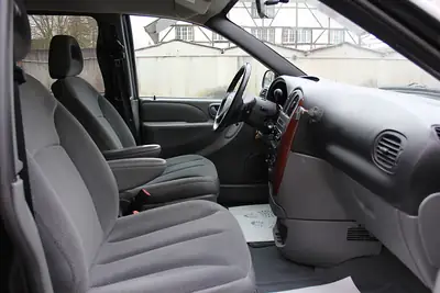 Chrysler Grand Voyager 2.8 CRD — Monospace 7 places robuste, diesel économique et fiable — Miniature 13