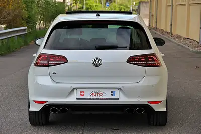 VW Golf 2.0 TSI R 4Motion — Performance 301 ch, Transmission intégrale, Excellent état — Innenraum