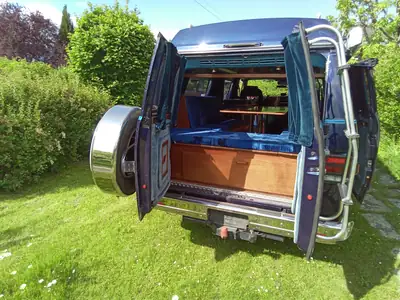 Chevrolet G30 Starcraft Campervan — Camping-car V8 authentique des années 80 — Heckansicht