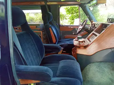Chevrolet G30 Starcraft Campervan — Camping-car V8 authentique des années 80 — Miniatur 9