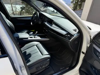 BMW X5 xDrive40e M Sport — Hybride rechargeable 313 ch, entretien complet, état impeccable — vista posteriore
