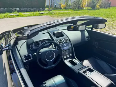 Aston Martin V8 Vantage 4.3 Sportshift — Cabriolet sportif British, 385 ch sans compromis — Miniature 11