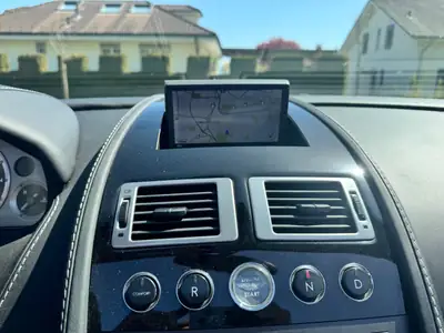 Aston Martin V8 Vantage 4.3 Sportshift — Cabriolet sportif British, 385 ch sans compromis — Miniature 13