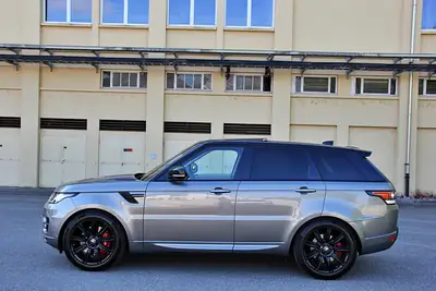 Range Rover Sport 3.0 SDV6 — SUV 7 places puissant, entretien premium — Seitenansicht