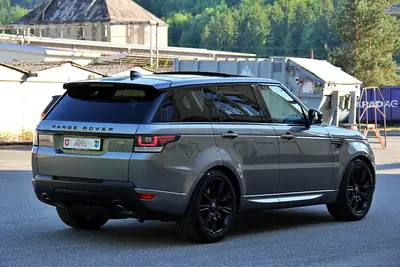 Range Rover Sport 3.0 SDV6 — SUV 7 places puissant, entretien premium — Armaturenbrett