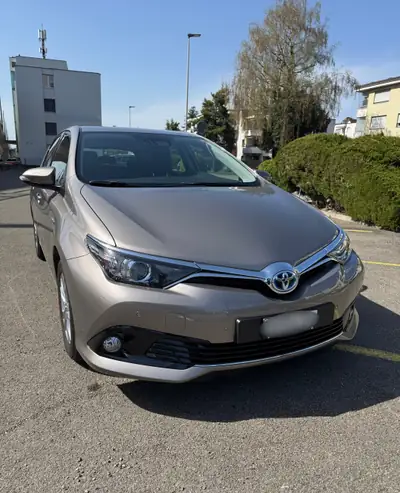 Toyota Auris 1.8 HSD Trend — Hybride économe, état impeccable, 58 500 km — exterior view