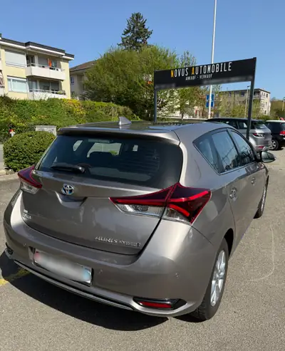 Toyota Auris 1.8 HSD Trend — Hybride économe, état impeccable, 58 500 km — side view