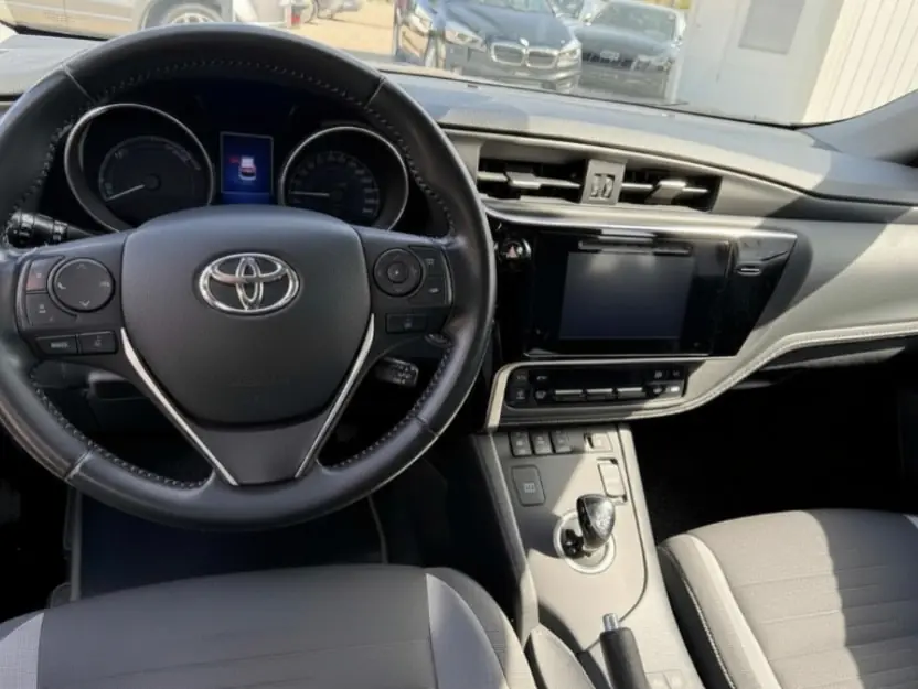 Toyota Auris 2016 occasion Walliselllen — 4