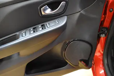 Renault Clio 0.9 12V Intens FaceLift 2018 — Citadine économe, bien équipée et sans sinistre — Miniature 18