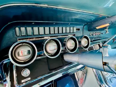 Ford Thunderbird 1965 — Légendaire coupé américain, moteur 303 ch — Miniature 14