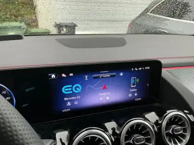 Mercedes-Benz EQA 350 AMG Line 4Matic — SUV électrique 292 ch, très peu kilométré — Armaturenbrett