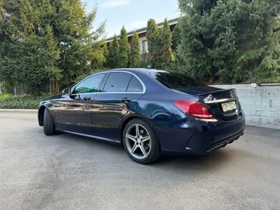Mercedes-Benz C200 AMG Line — Diesel élégant, 128'000 km, sans sinistre — Heckansicht