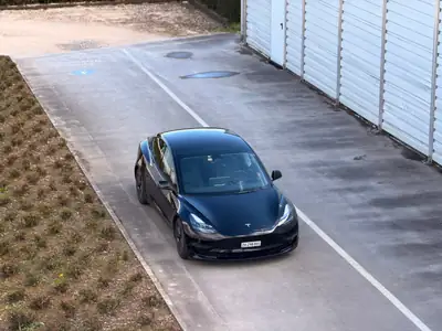 Tesla Model 3 Long Range Dual Motor AWD — Performance électrique et autonomie maximale — Miniature 9