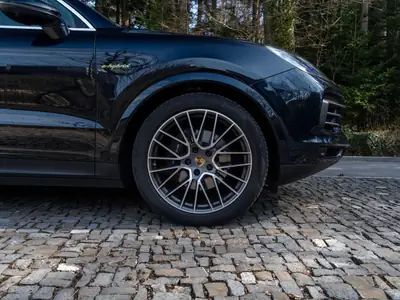 Porsche Cayenne E-Hybrid — SUV rechargeable sportif, 106 000 km, sans sinistre — detail