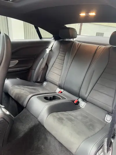 Mercedes-Benz E 200 Coupé 4Matic AMG Line — Élégance sportive et technologie hybride — Miniatur 7