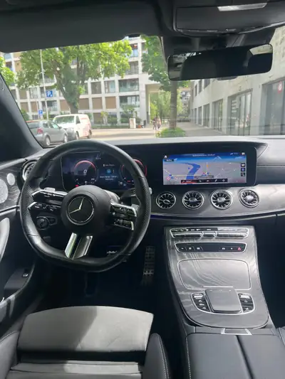 Mercedes-Benz E 200 Coupé 4Matic AMG Line — Élégance sportive et technologie hybride — Miniatur 12