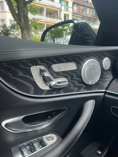 Mercedes-Benz E 200 Coupé 4Matic AMG Line — Élégance sportive et technologie hybride — Miniatur 10