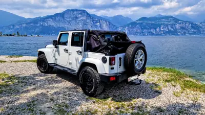 Jeep Wrangler Unlimited 2.8 CRD — Limited Edition JK, diesel automatique, sans sinistre — tableau de bord