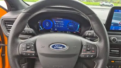 Ford Focus ST 2.3 — Sportive 280 ch, boîte auto, orange métallisé — arrière