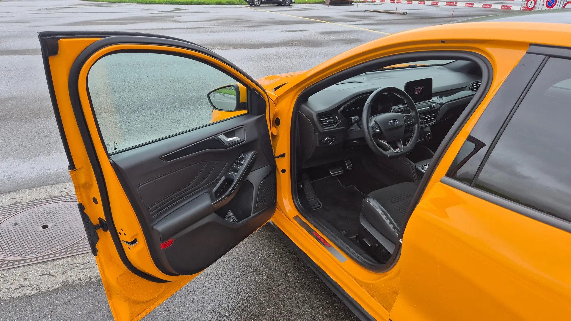 Ford Focus ST 2.3 — Sportive 280 ch, boîte auto, orange métallisé — vue extérieure
