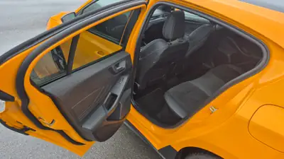 Ford Focus ST 2.3 — Sportive 280 ch, boîte auto, orange métallisé — tableau de bord