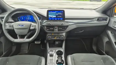 Ford Focus ST 2.3 — Sportive 280 ch, boîte auto, orange métallisé — Miniature 9