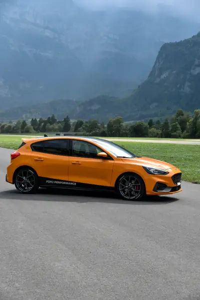 Ford Focus ST 2.3 — Sportive 280 ch, boîte auto, orange métallisé — Miniature 13
