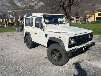 Land Rover Defender 90 SW — Le 4x4 légendaire, robustesse et polyvalence — Außenansicht