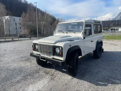 Land Rover Defender 90 SW — Le 4x4 légendaire, robustesse et polyvalence — Innenraum