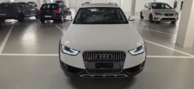 Audi A4 Allroad 2.0 TDI 190 PS — Break robuste quatre roues motrices, entretien soigné — vue extérieure