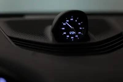 Porsche Taycan Cross Turbo 104 kWh — Berline électrique performante, faible kilométrage 2025 — arrière