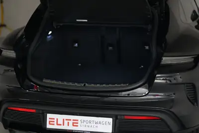 Porsche Taycan Cross Turbo 104 kWh — Berline électrique performante, faible kilométrage 2025 — tableau de bord