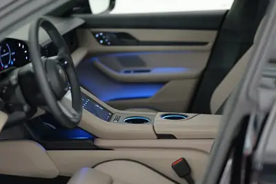 Porsche Taycan Cross Turbo 104 kWh — Berline électrique performante, faible kilométrage 2025 — Miniature 16