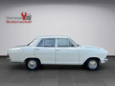 Opel Kadett B 1100 Special — Classique des années 70, moteur économe et fiable — dashboard