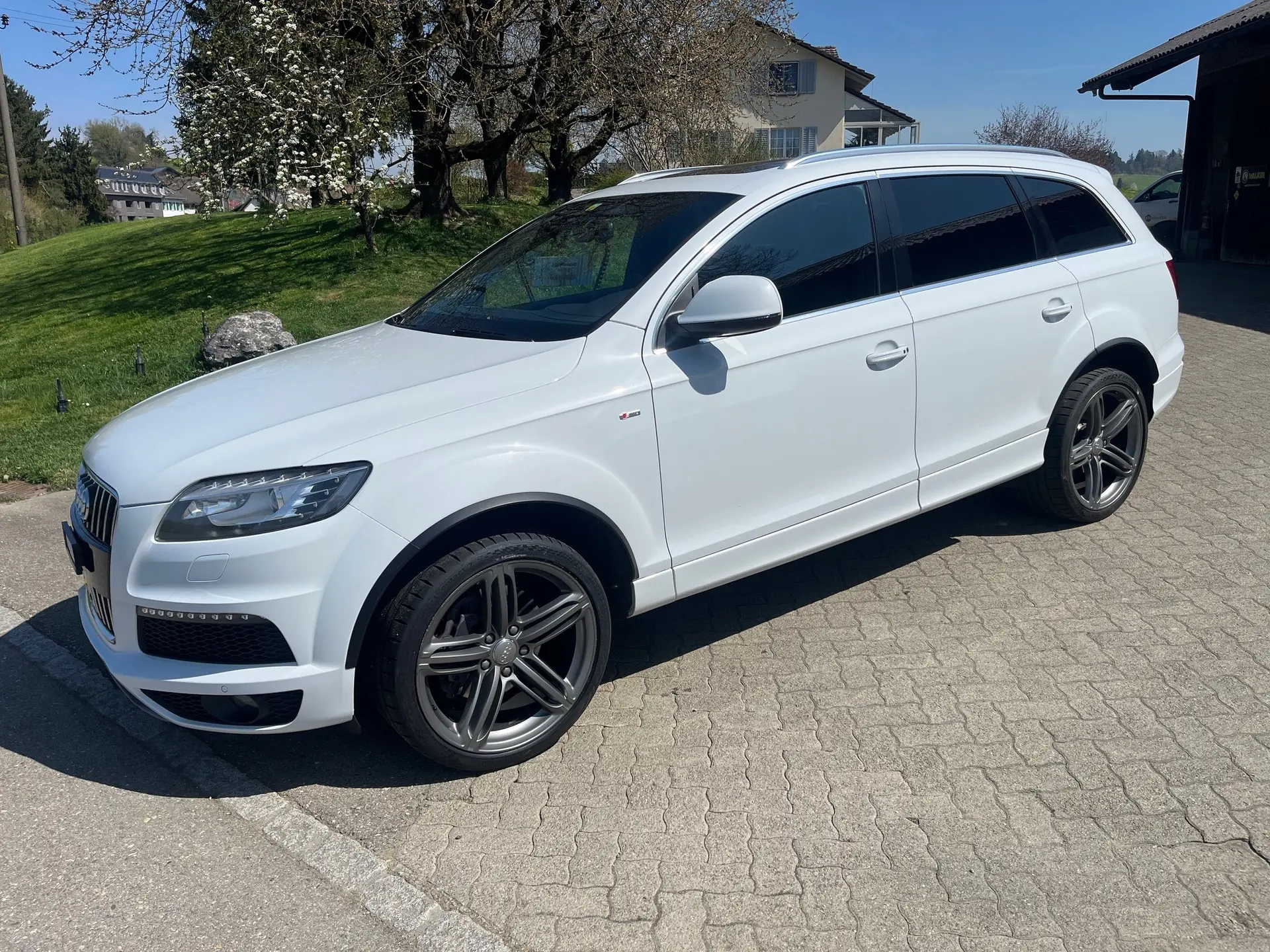 Audi Q7 3.0 TDI Quattro — SUV premium 7 places, moteur diesel puissant et fiable — vue extérieure